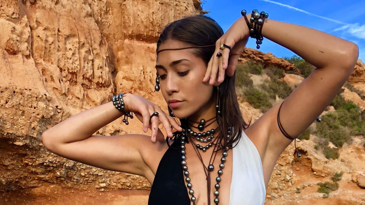 Tahitian Pearl Jewelry on Kangaroo Leather